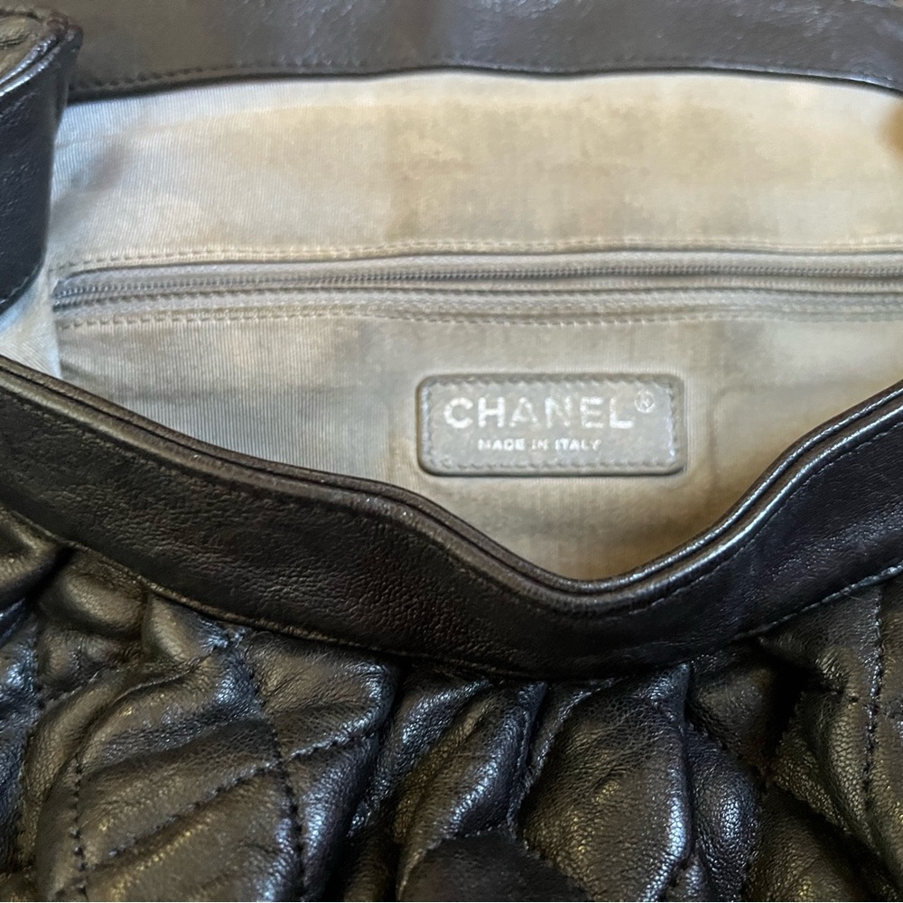 Chanel Washed Lambskin Quilted Large Chain Around Messenger Bag - Picture 7 of 8